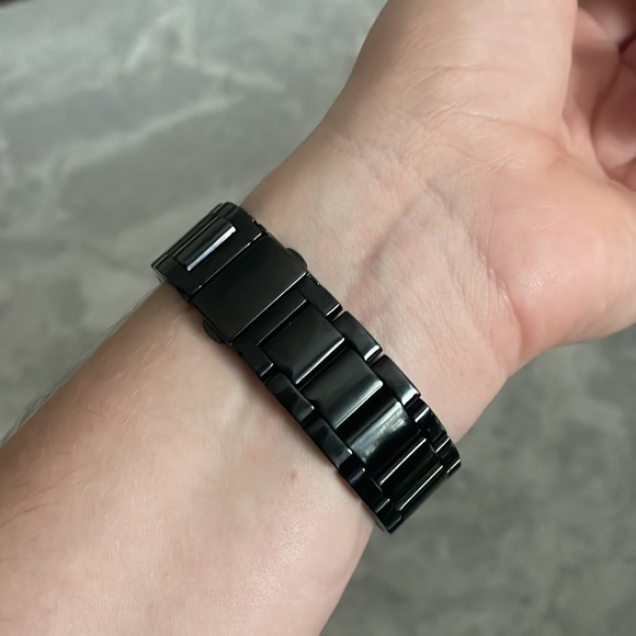 Black and gold Micheal kors watch - Picture 2 of 4